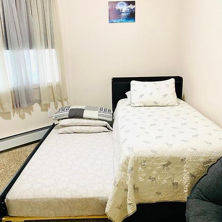 Beautiful 2 Bedroom 1 Bath Apartment With Private Garage Анкоридж Екстер'єр фото