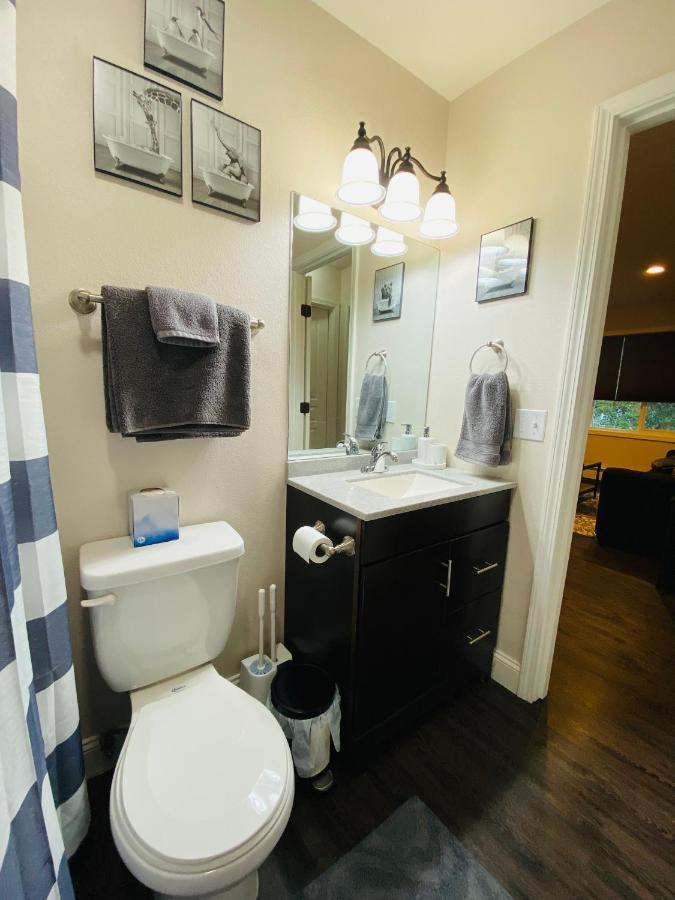 Beautiful 2 Bedroom 1 Bath Apartment With Private Garage Анкоридж Екстер'єр фото