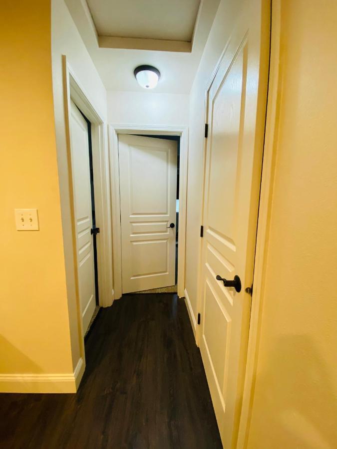Beautiful 2 Bedroom 1 Bath Apartment With Private Garage Анкоридж Екстер'єр фото