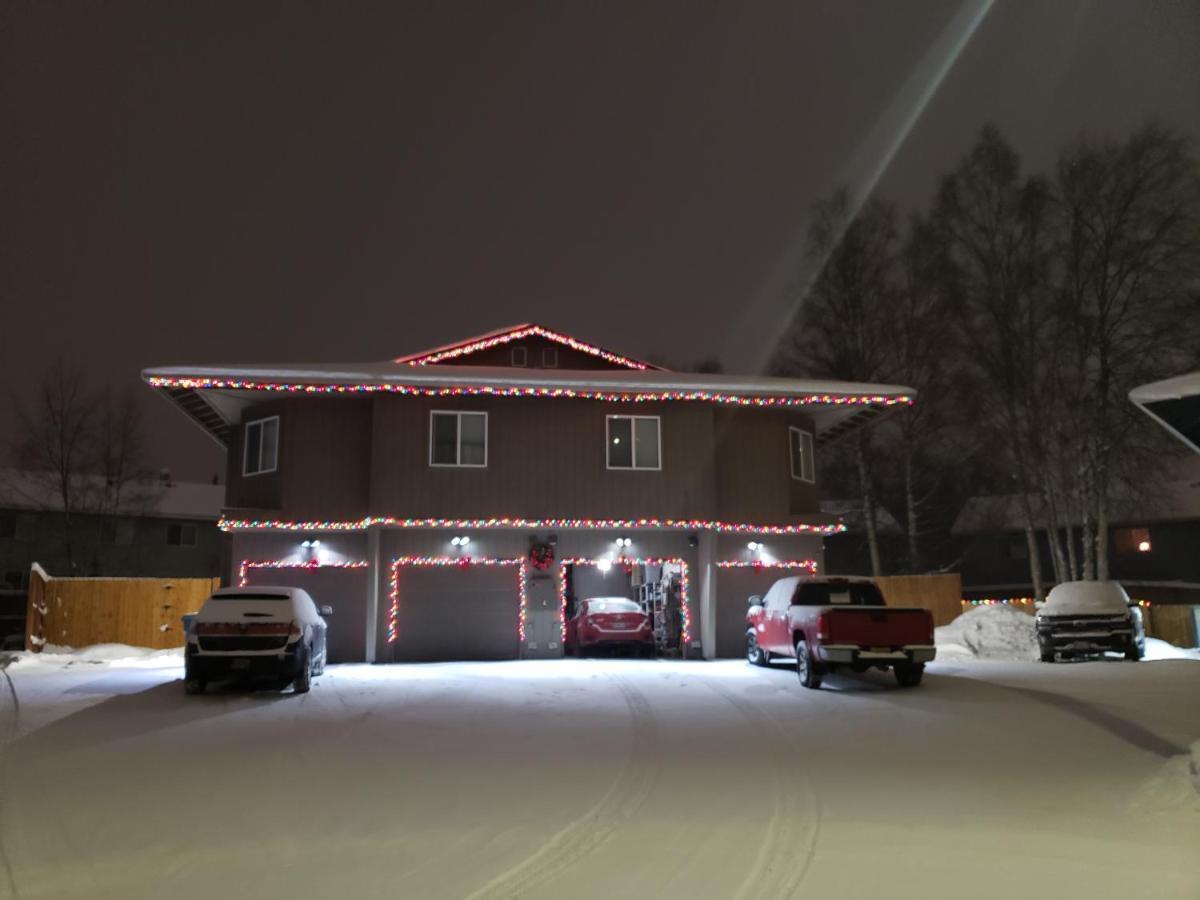 Beautiful 2 Bedroom 1 Bath Apartment With Private Garage Анкоридж Екстер'єр фото